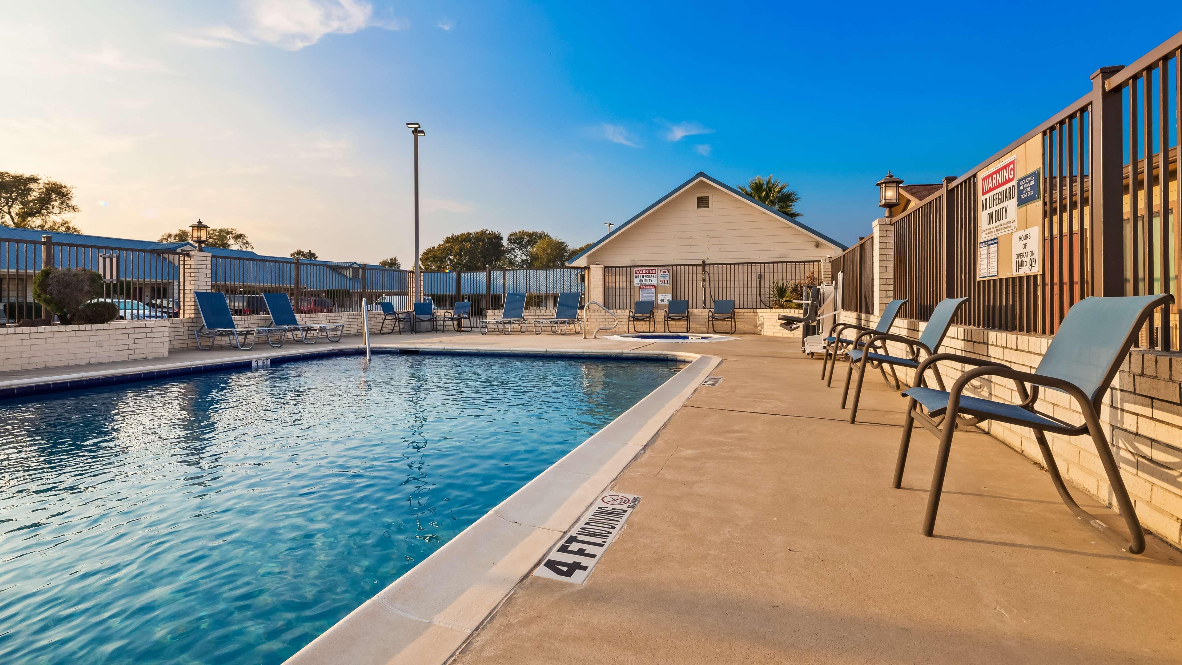 Best Western Regency Inn & Suites Gonzales Exterior foto