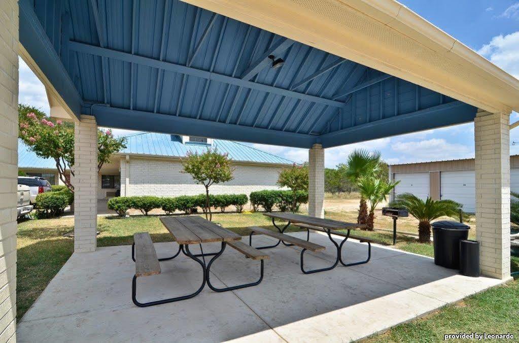 Best Western Regency Inn & Suites Gonzales Restaurant foto